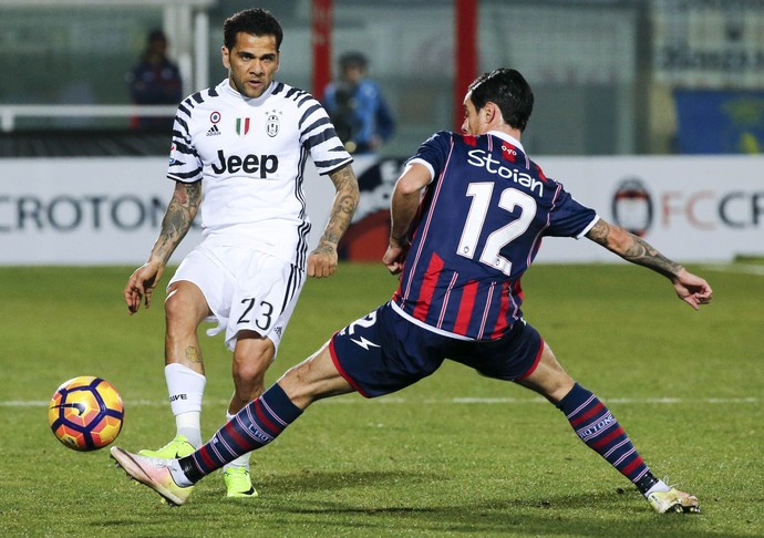 Daniel Alves Juventus Crotone (Foto: Reuters)