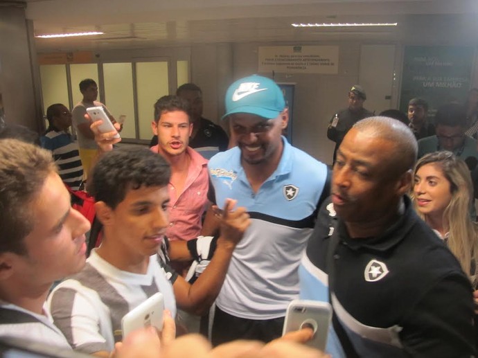 Jefferson desembarque Botafogo Jão Pessoa (Foto: Marcelo Baltar)