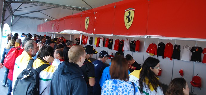 Loja da Ferrari é a mais visitada em Interlagos (Foto: Marcos Guerra)
