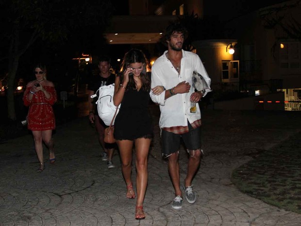 Bruna Marquezine e Marlon Teixeira em Jurerê Internacional, Florianópolis, Santa Catarina (Foto: Orlando Oliveira/ Ag. News)