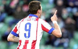 Manduzkic comemora gol do Atlético de Madrid contra o Elche (Foto: Agência Reutes)