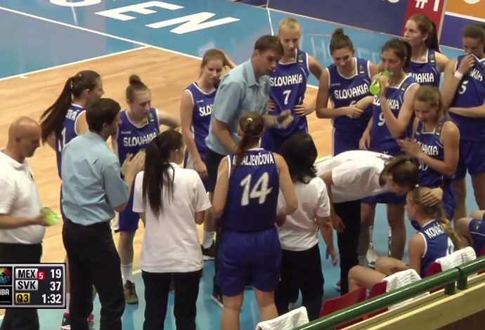 Nikola Kovacikova eslováquia Mundial sub-17 de basquete contra o México cesta contra (Foto: Reprodução)