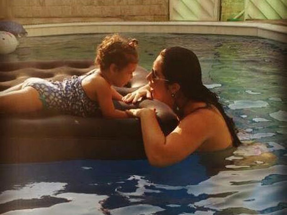 Mãe fez declaração para filha em rede social (Foto: Reprodução Facebook)
