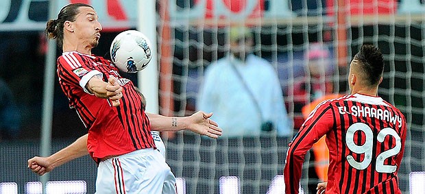 Ibrahimovic, Milan x Genoa (Foto: EFE)