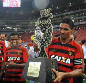 sport x nacional-uru (Foto: Aldo Carneiro / Pernambuco Press)