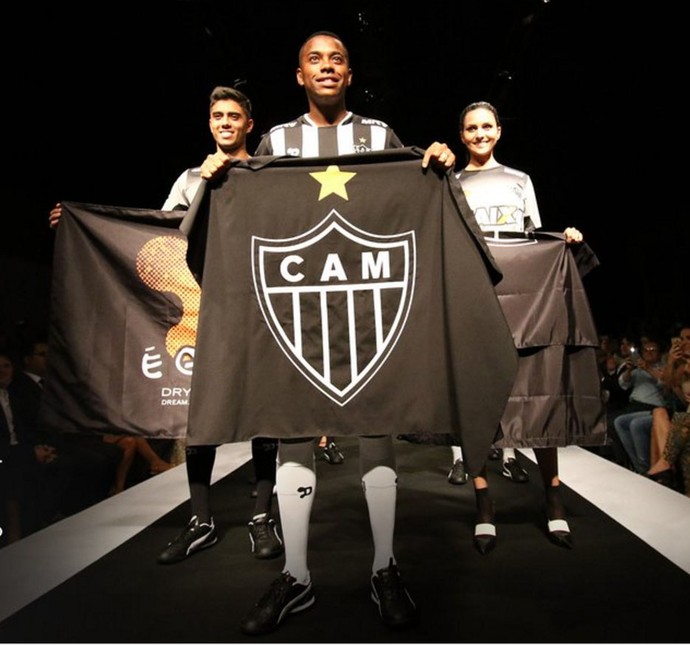 Robinho participa do lançamento da camisa do Galo (Foto: Reprodução / Atlético-MG)