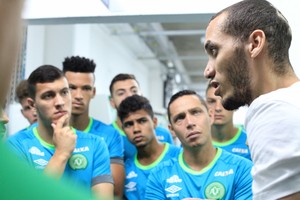 Neto reapresentação Chapecoense (Foto: Sirli Freitas/Chapecoense)