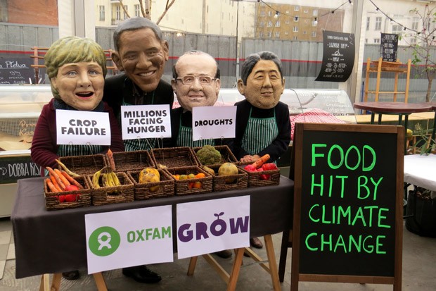  Manifestantes da organização contra a fome Oxfam usam máscaras de Angela Merkel, Marack Obama, François Hollande e Shinzo Abe; protesto ocorreu em Varsóvia, que sedia a 19ª Conferência do Clima da ONU a partir desta segunda. (Foto: Al Kinley/Oxfam/AFP Photo)