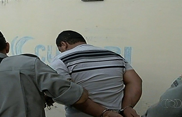 Polícia investiga se parente repassou serra que preso usou para fugir em Cumari, Goiás (Foto: Reprodução/TV Anhanguera)