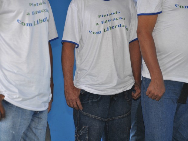 Presos que participaram da reforma de escola pública em Campo Grande (Foto: Juliana Aguiar / G1 MS)