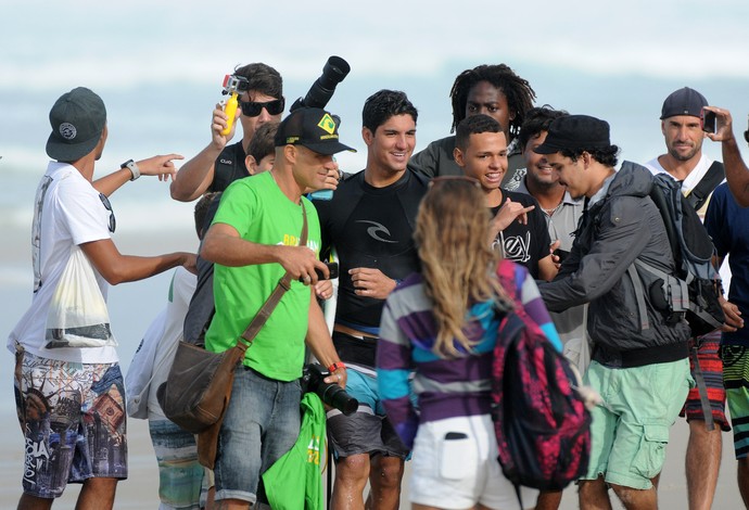 Gabriel Medina treina surfe nesta quarta-feira no Postinho (Foto: André Durão)