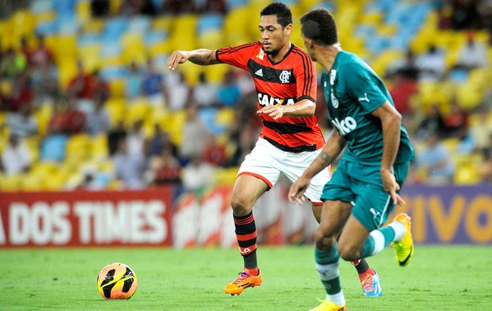 Hernane Flamengo e Goias (Foto: Dhavid Normando / Agência estado)