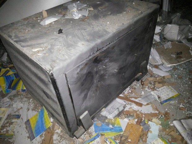 Quadrilha explode caixa eletrônico em Ocara, interior do Ceará (Foto: Gate/PMCE)