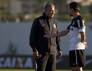 Tite orienta Paulo André treino Corinthians (Foto: Daniel Augusto Jr / Agência Corinthians)