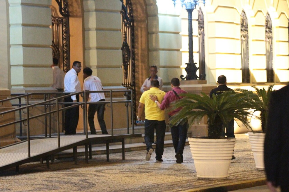 Comissão de policiais negociou no palácio (Foto: Marlon Costa/ Pernambuco Press)