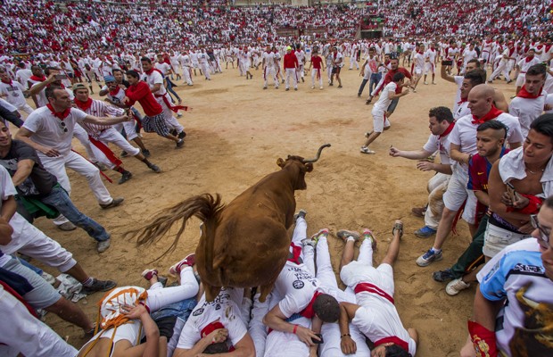 Festival ocorre anualmente am Pamplona, na Espanha (Foto: Andres Kudacki/AP)