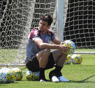 Rodrigo Caio em treino no CT do São Paulo (Foto: Marcelo Hazan)