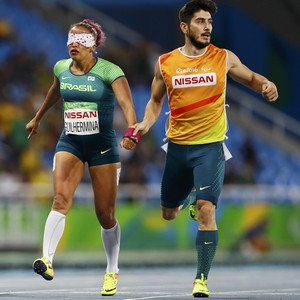 Descrição da imagem: Terezinha Guilhermina competindo na final dos 400m nesta sexta (Foto: REUTERS)