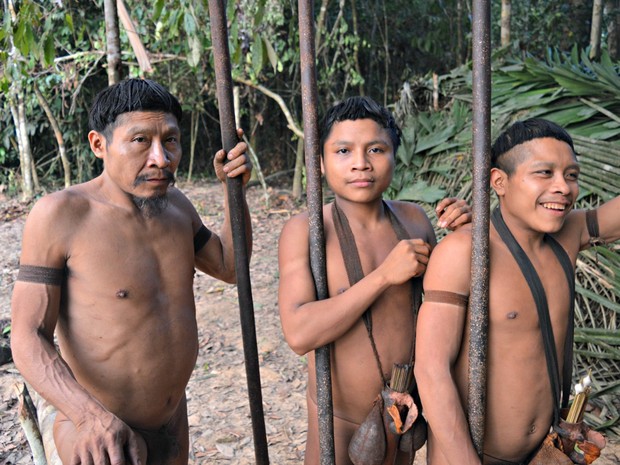 Índios da etnia korubo fizeram contatos em 2014 e em setembro deste ano (Foto: Divulgação/Funai)