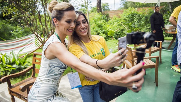 A apresentadora Ana Furtado recebe atletas do Time Brasil no estúdio do É de Casa, no Projac (Foto: João Miguel JR./Globo)
