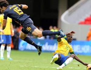 Ramires jogo Brasil Austrália (Foto: Reuters)