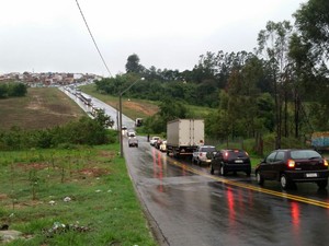 Defesa Civil de Capivari decretou estado máximo de alerta; únicos acessos à cidade são pelos bairros Castelani e Padovani (Foto: Tonny Machado/Raízes FM) Defesa Civil de Capivari decretou estado máximo de alerta; únicos acessos à cidade são pelos bairros Castelani e Padovani (Foto: Tonny Machado/Raízes FM)