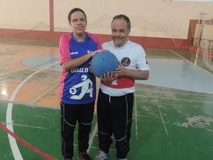 Goalball é uma paixão em comum; eles treinam juntos toda semana (Foto: Wilton Tormena/ G1) Goalball é uma paixão em comum; eles treinam juntos toda semana (Foto: Wilton Tormena/ G1)