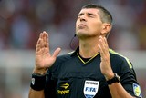Gaciba: árbitros devem "punir mais" para fazer a bola rolar no Brasileirão Gaciba: árbitros devem "punir mais" para fazer a bola rolar no Brasileirão