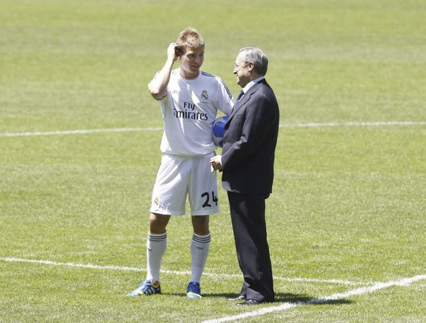 Illarramendi com Florentino Pérez no Real Madrid (Foto: EFE)