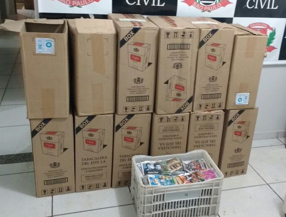 Cigarros e m&iacute;dias foram localizados e apreendidos pela Pol&iacute;cia Civil, em Dracena (Foto: Pol&iacute;cia Civil/Cedida)