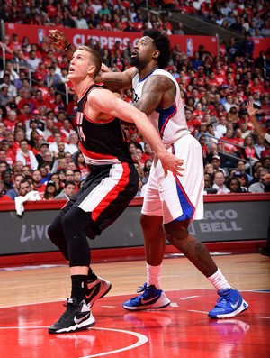 Mason Plumlee e DeAndre Jordan Clippers x Blazers NBA (Foto: Getty)