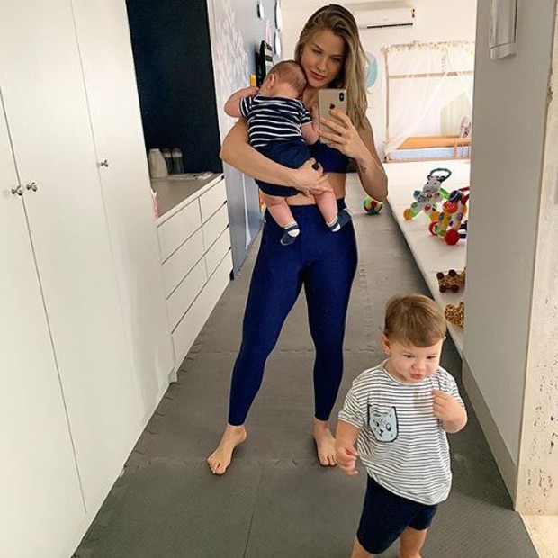 Andressa Suita com os filhos, Gabriel e Samuel (Foto: Reprodução/Instagram) Andressa Suita com os filhos, Gabriel e Samuel (Foto: Reprodução/Instagram)