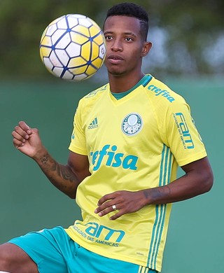 Titular absoluto, Tchê Tchê agradece confiança de Cuca no Palmeiras
