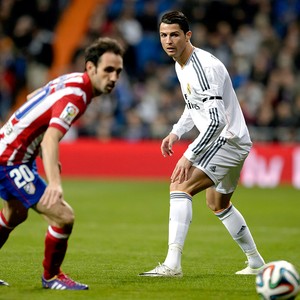 Cristiano Ronaldo no jogo do Real Madrid contra o Atlético de Madrid (Foto: AFP)