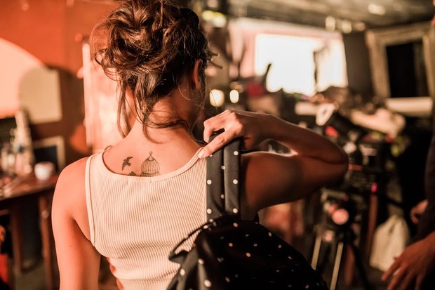 Anitta nos bastidores do clipe &#39;Ritmo Perfeito&#39;  (Foto: Divulgação)