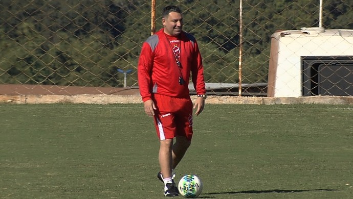 Guilherme Alves - técnico do Vila Nova (Foto: Reprodução / TV Anhanguera)
