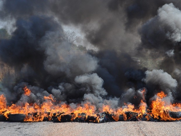 Protesto bloqueia BR-153 em Bom Jardim, Goiás (Foto: Arquivo pessoal)