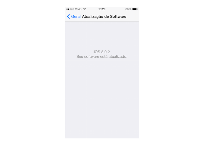 Verificando se atualizações do iOS disponíveis e que possam solucionar problemas de conexão do WhatsApp (Foto: Reprodução/Marvin Costa)