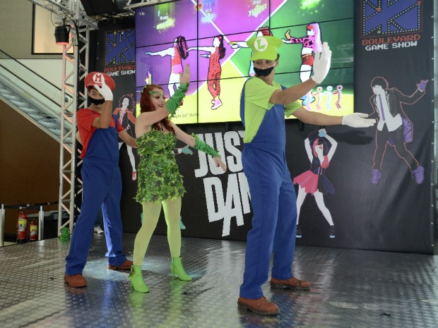Visitantes podem experimentar o Just Dance e tirar fotos com personagens clássicos (Foto: Divulgação)