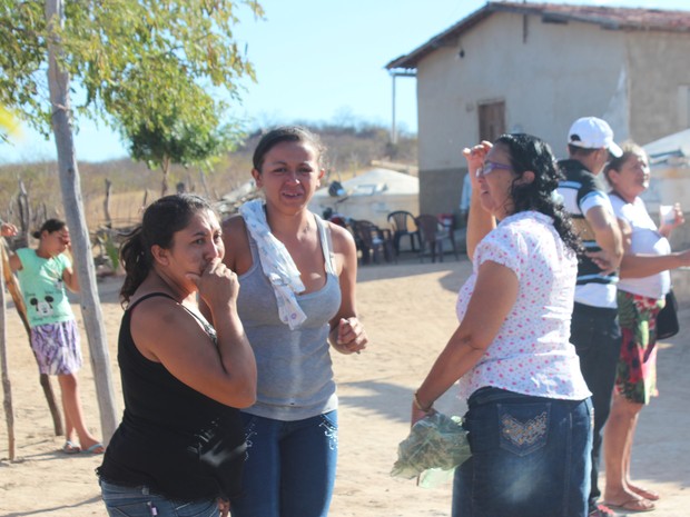 Familiares das vtimas de chacina no Piau se mostram abalados com crime (Foto: Ellyo Teixeira/G1)