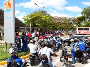 Trabalhadores protestaram após o acidente na entrada do segundo turno. (Foto: Guilhermo Moura/Sindicato dos Metalúrgicos de Pindamonhangaba)