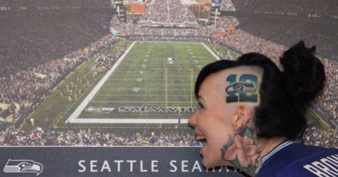 FRAME tatuagem torcedora Seahawks (Foto: Reprodução)