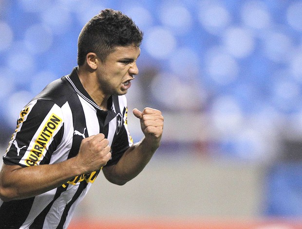 Elkeson, Botafogo e Vasco (Foto: Wagner Meier / Agif)