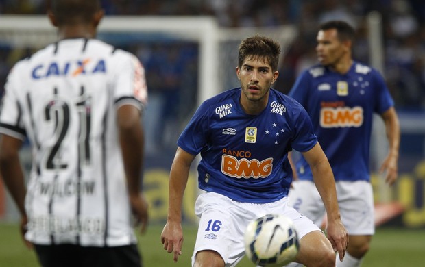 Lucas Silva, volante do Cruzeiro (Foto: Gualter Naves/Light Press)