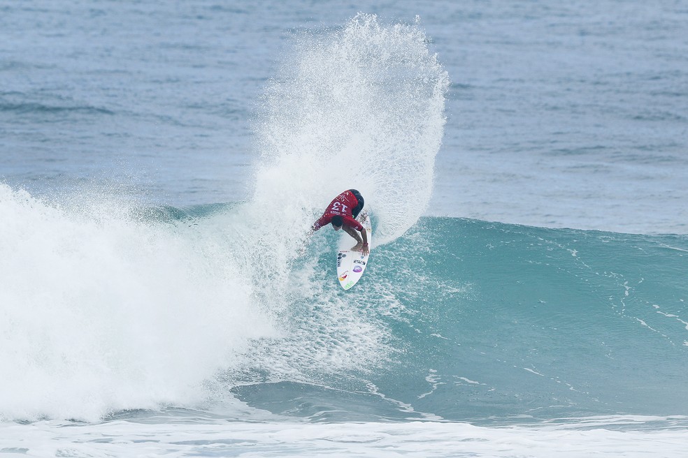 Adriano de Souza surfe wct saquarema (Foto: Damien Poullenot / WSL / Poullenot)