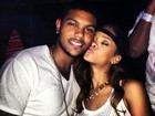 Rihanna posa com fã e Chris Brown deixa de segui-la em rede social