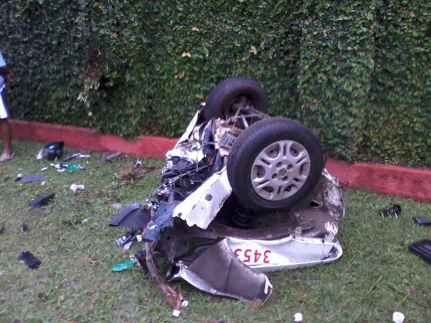 Grave acidente de carro em Peruíbe (Foto: Arquivo Pessoal)