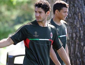 Pato treino Milan (Foto: Site oficial do Milan)