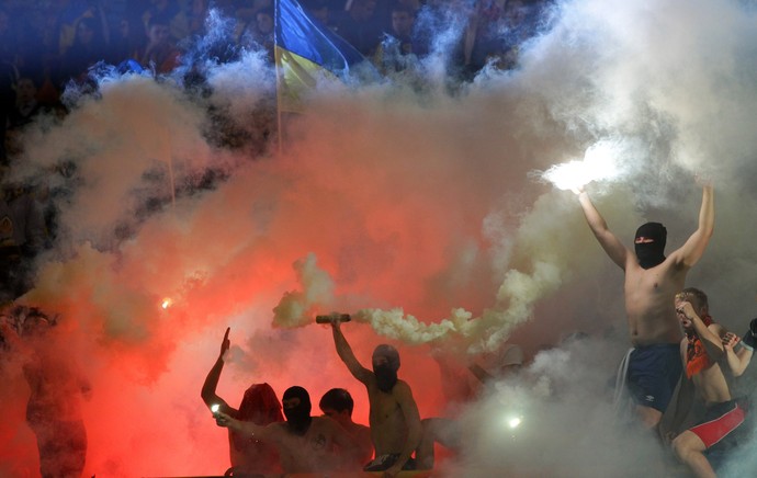 Torcida Shakhtar x Dinamo (Foto: AP)