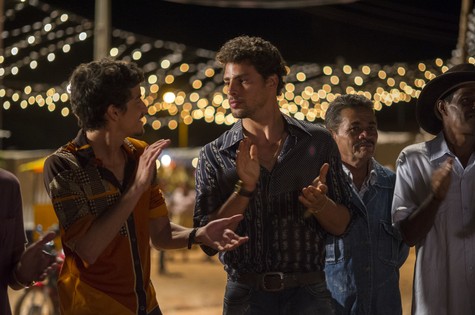 Fortunato (Jesuíta Barbosa) e Leandro (Cauã Reymond)  (Foto: TV Globo)